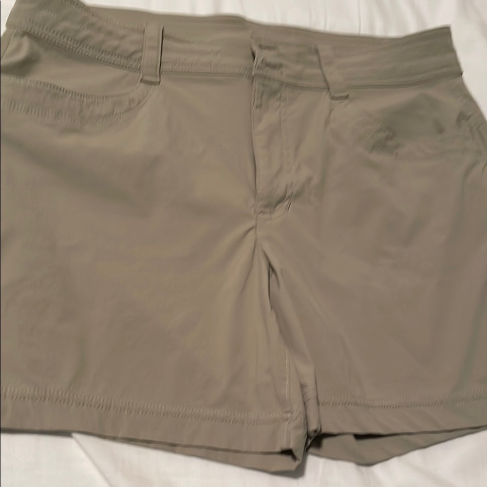 Eddie Bauer Tan short length Casual Cotton Blend shorts